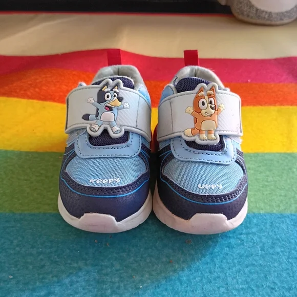 Ground Up Bluey Size 6 Light Up Sneakers - Picture 3 of 8